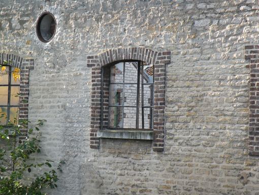  fenêtre d'usine désaffectée